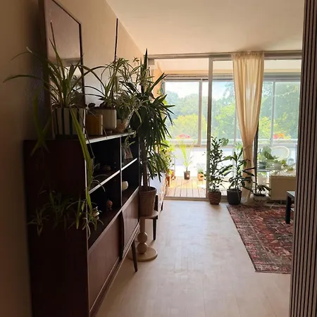With Balcony, Metro And Parking Apartmán *