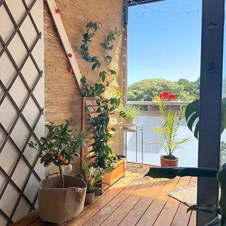 With Balcony, Metro And Parking Apartmán
